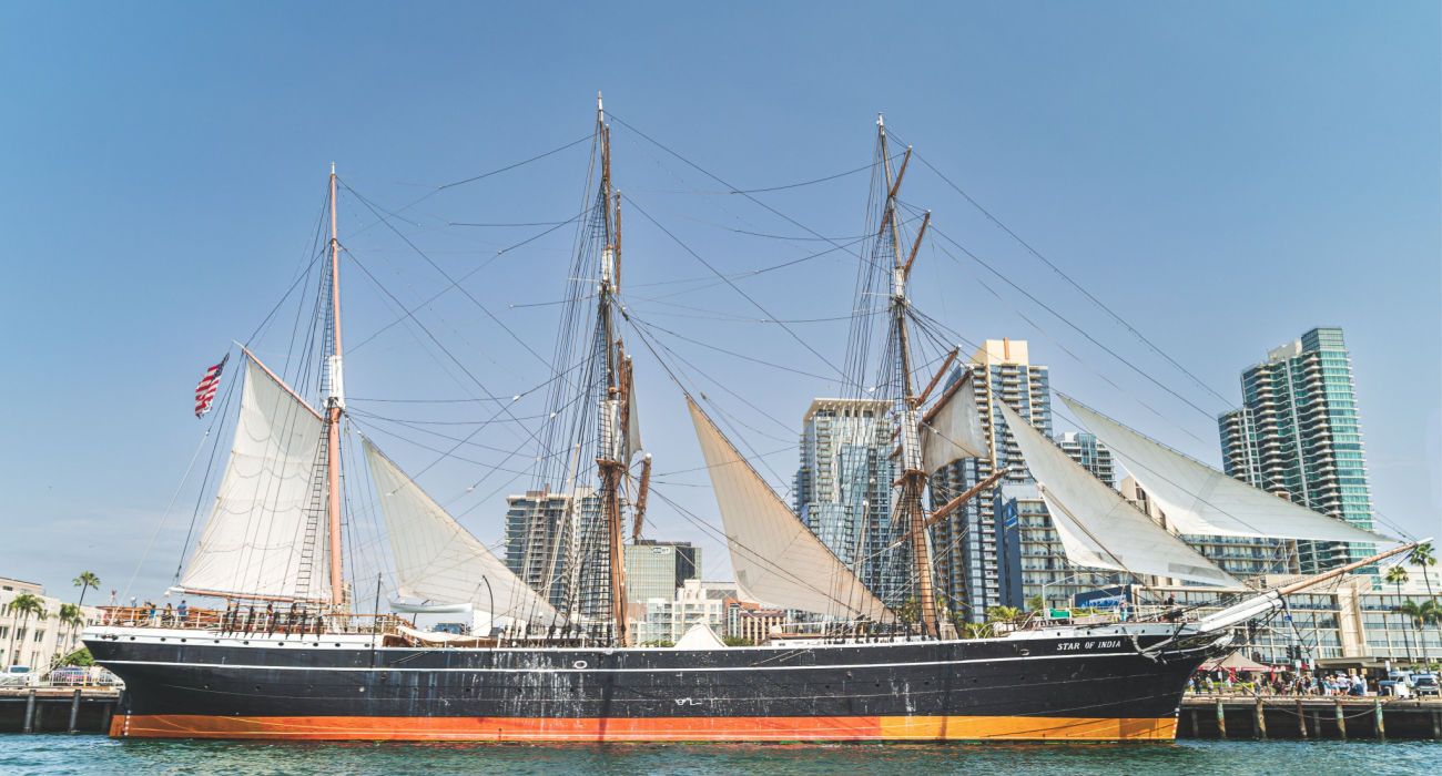 Navio alto histórico The Star of India ancorado no Museu Marítimo de San Diego