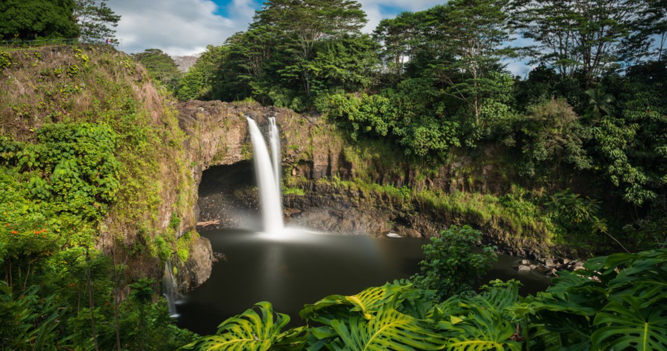 uma cachoeira na grande ilha do Havaí