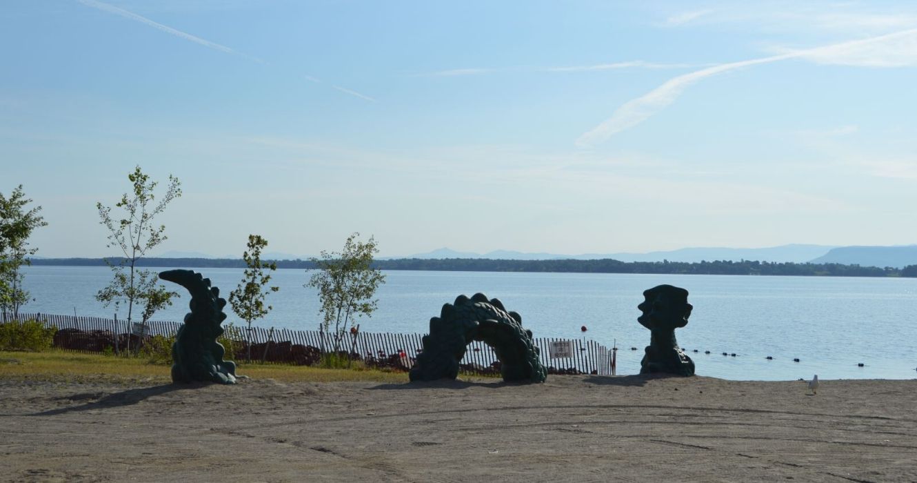 Escultura Champy do monstro do lago do lago Champlain