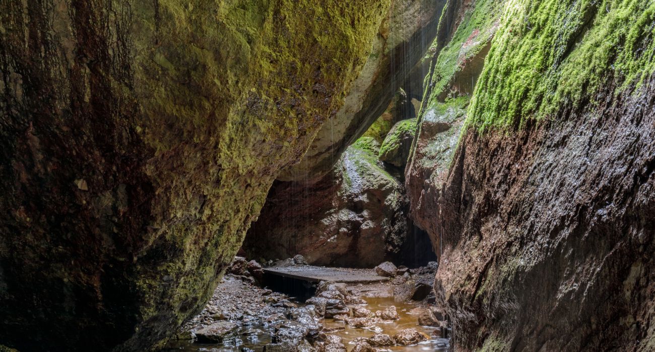 Caverna inferior de Bear Gulch Pinnacles NP