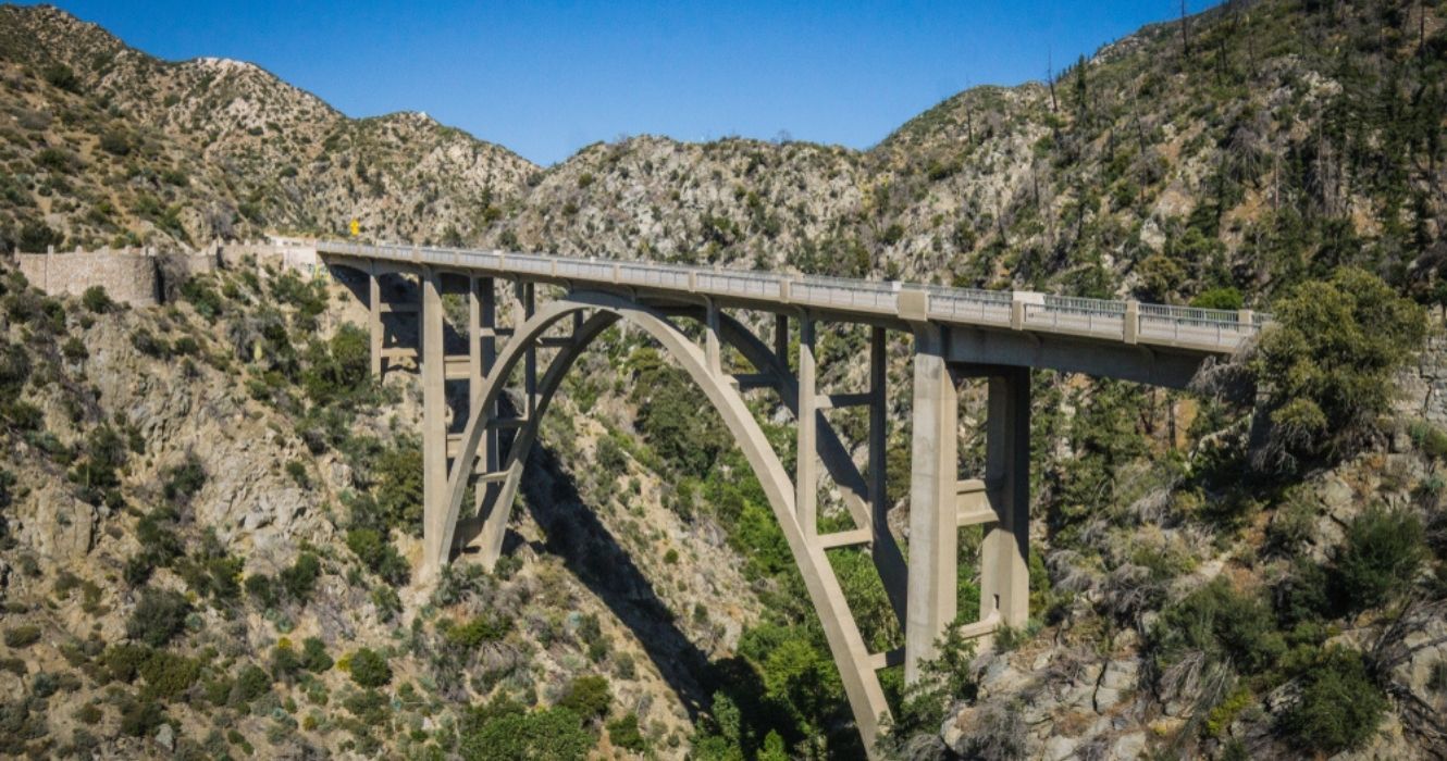 ponte para lugar nenhum nas montanhas de san gabriel, califórnia