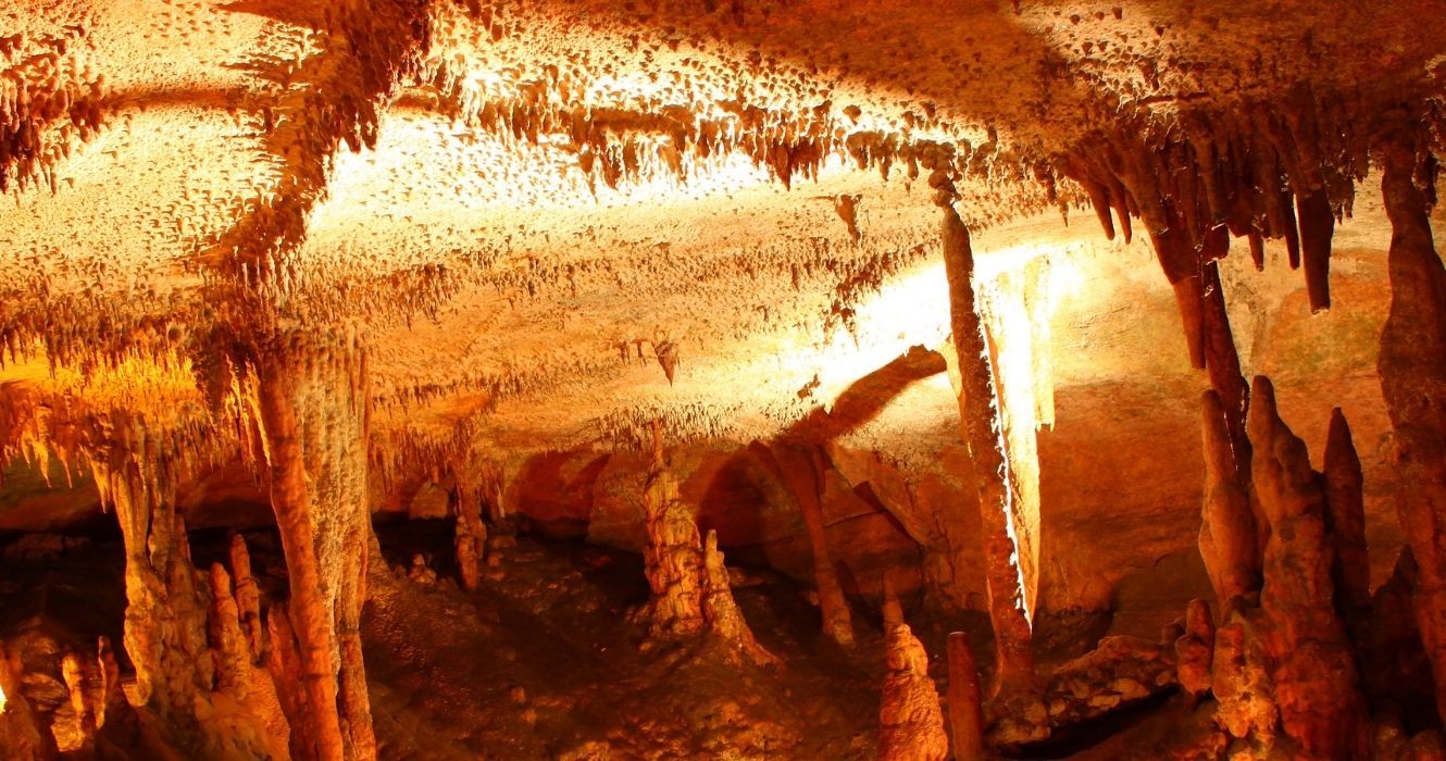 as formações de calcário dentro da caverna rickwood caverns, alabama