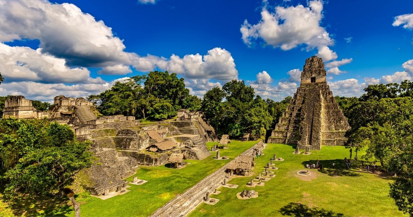 as pirâmides de tikal, a maior cidade maia